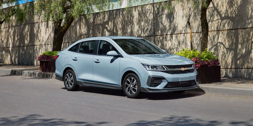 Chevrolet Aveo 2025, auto tipo sedán diseñado con cristales tintados