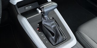 Palanca de velocidades en color negro disponible para Chevrolet Aveo sedán 2025