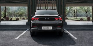 Chevrolet Onix 2025, sedán deportivo con faros traseros de tecnología LED