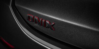 Emblema Onix con detalles en rojo