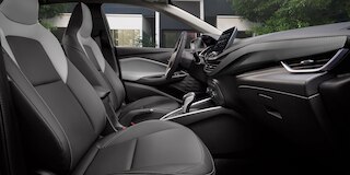 Asientos delanteros tipo cubo y abatibles 60/40 para Chevrolet Onix 2025, sedán