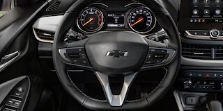 Controles de audio y teléfono al volante para Chevrolet Onix 2025, sedán