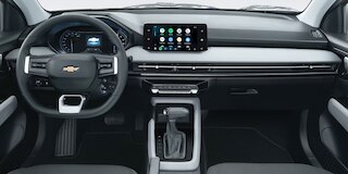 Chevrolet Aveo sedán 2026 con panel de instrumentos informativo monocromático 3.5 pulgadas