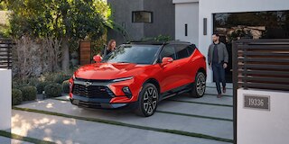 Chevrolet Blazer 2025, camioneta mediana con renovado diseño exterior RS y RS bitono, que muestra su estilo deportivo