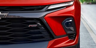 Blazer 2025, camioneta mediana con faros IntelliBeam, y luces LED diurnas tecnología Chevrolet