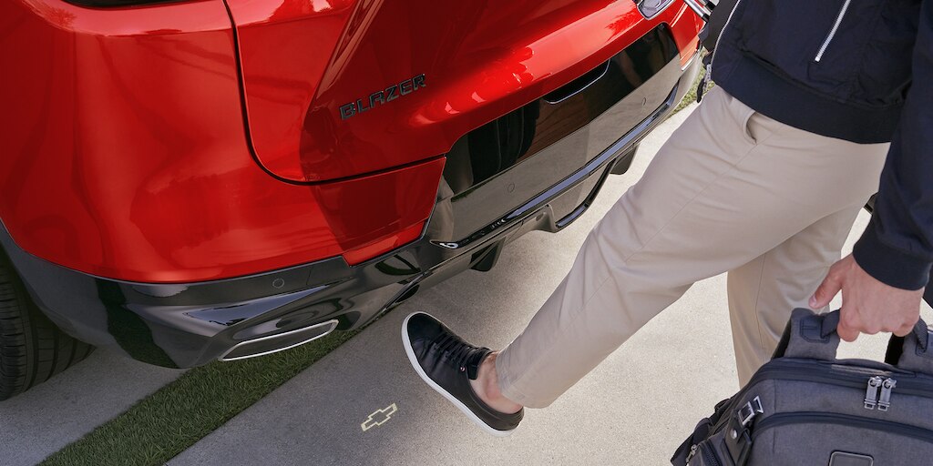 Blazer 2025, camioneta mediana con apertura de puerta de cajuela manos libres, tecnología Chevrolet