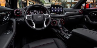Chevrolet Blazer 2025, camioneta mediana con servicio instalado OnStar y Wireless Phone projection