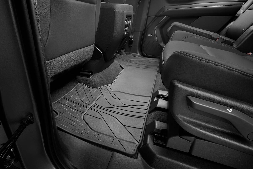Accesorios: Tapete de vinil para proteger el piso de la segunda fila de tu camioneta Suburban 2025
