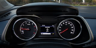 Chevrolet Tracker 2025 con espejo retrovisor electrocrómico