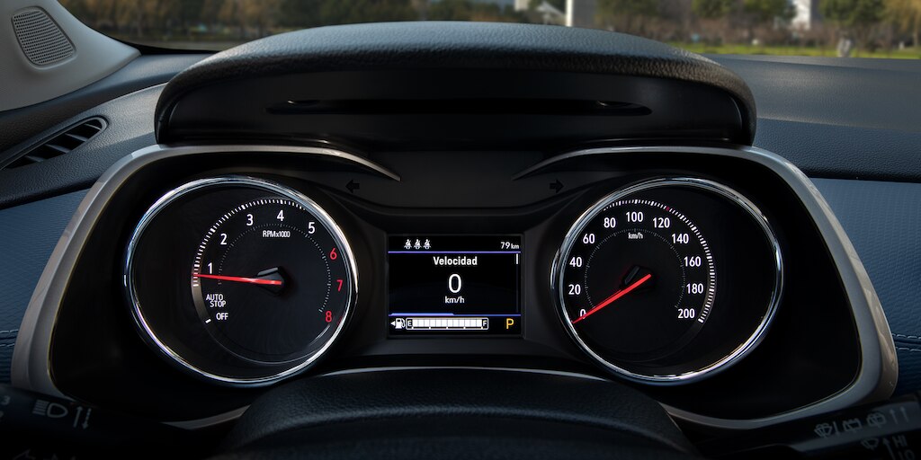 Chevrolet Tracker 2025 con espejo retrovisor electrocrómico