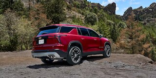 Vista lateral de Nueva Chevrolet Traverse 2024, camioneta familiar 8 pasajeros, motor Turbo 2.5L