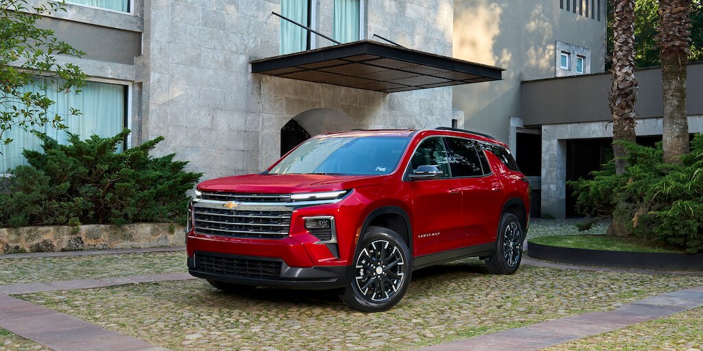 Faros LED calaveras IntelliBeam en tu Nueva Chevrolet Traverse 2025, camioneta familiar 7 pasajeros, motor Turbo 2.5L