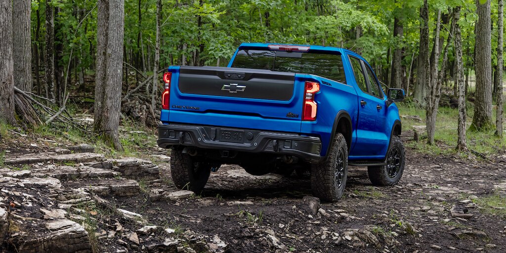 Vista trasera - Chevrolet Cheyenne ZR2 BISON 2025, camioneta pickup con Mode de manejo Terrain