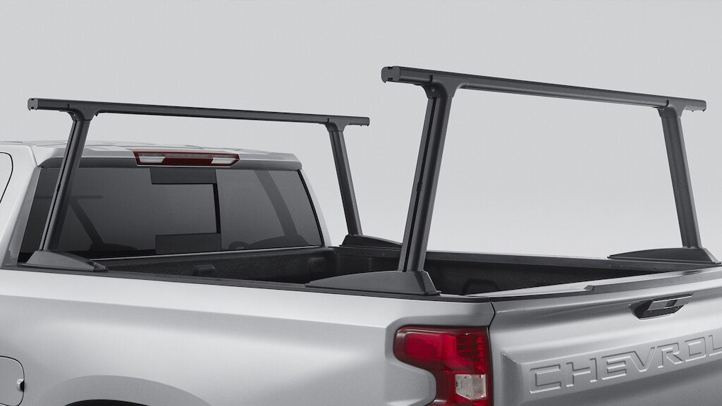 Rack alto de barras de caja y más accesorios para el área de carga de Chevrolet Silverado 2025, camioneta de trabajo
