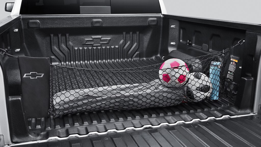 Red vertical para el área de carga de tu Chevrolet Silverado Turbo 2025, camioneta de trabajo