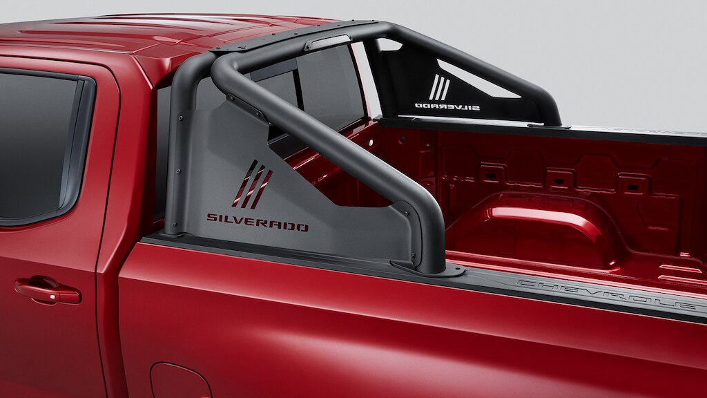 Sportbar con emblema Silverado y más accesorios de carga para tu camioneta de trabajo Chevrolet