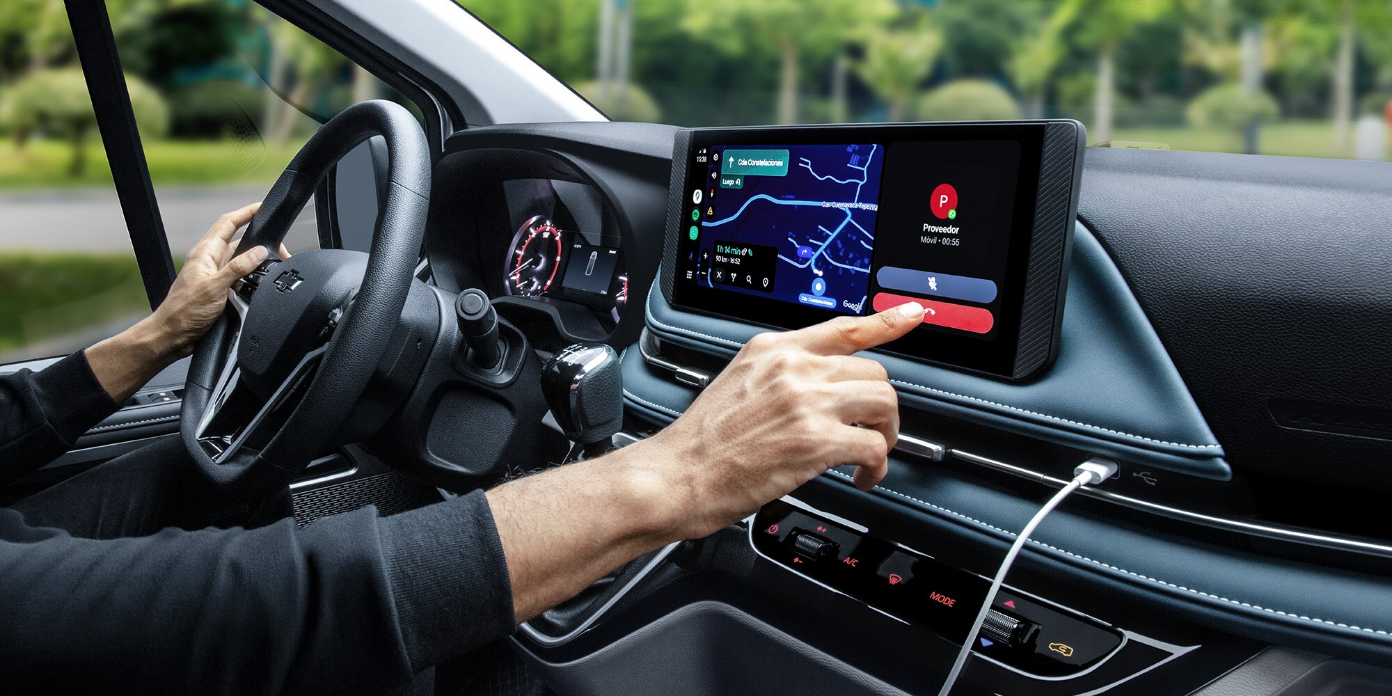 Pantalla multicolor con smartphone integration de la nueva Chevrolet Express Max 2025