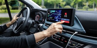 Pantalla multicolor con smartphone integration de la nueva Chevrolet Express Max 2025